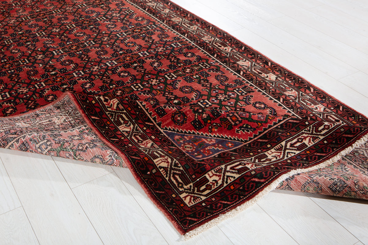 Vintage Red & Beige Wool Rug – 9' 1" x 4' 5" (278 x 135 cm)