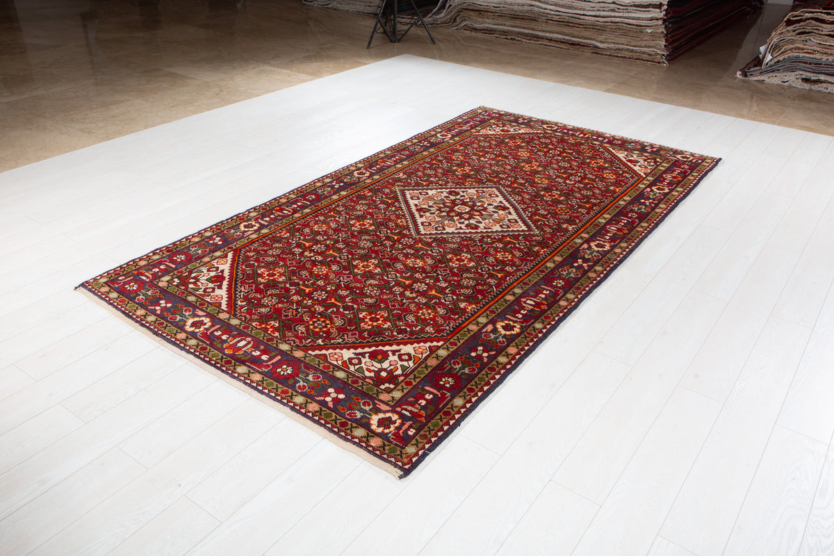 Vintage Red & Beige Wool Rug – 9' 9" x 5' 2" (296 x 157 cm)