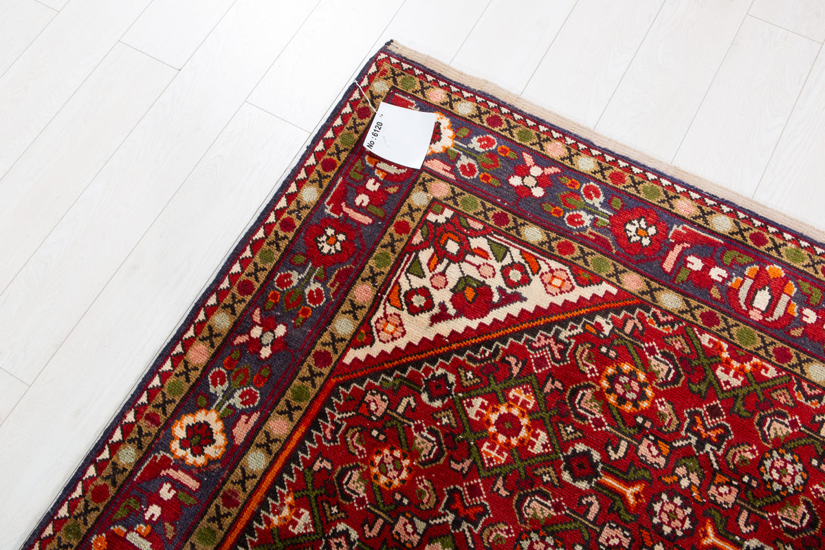 Vintage Red & Beige Wool Rug – 9' 9" x 5' 2" (296 x 157 cm)