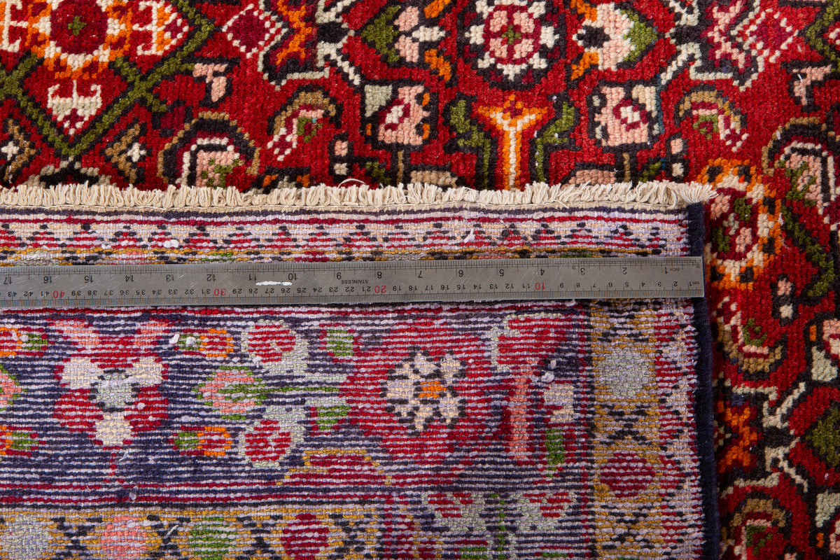Vintage Red & Beige Wool Rug – 9' 9" x 5' 2" (296 x 157 cm)