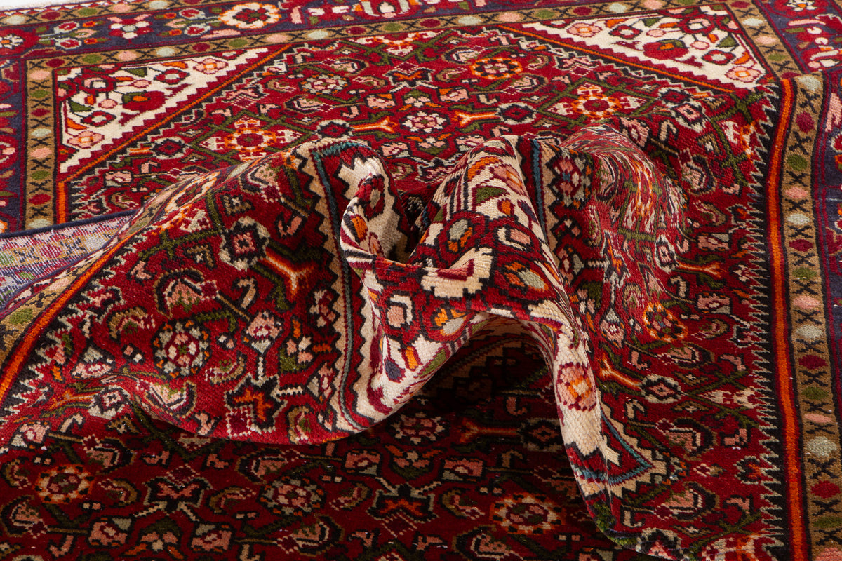 Vintage Red & Beige Wool Rug – 9' 9" x 5' 2" (296 x 157 cm)