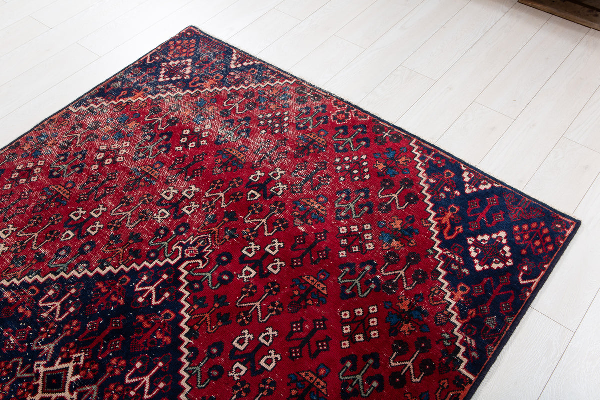 Antique Red Geometric Medallion Wool Rug – 7' 10" x 4' 11" (238 x 149 cm)
