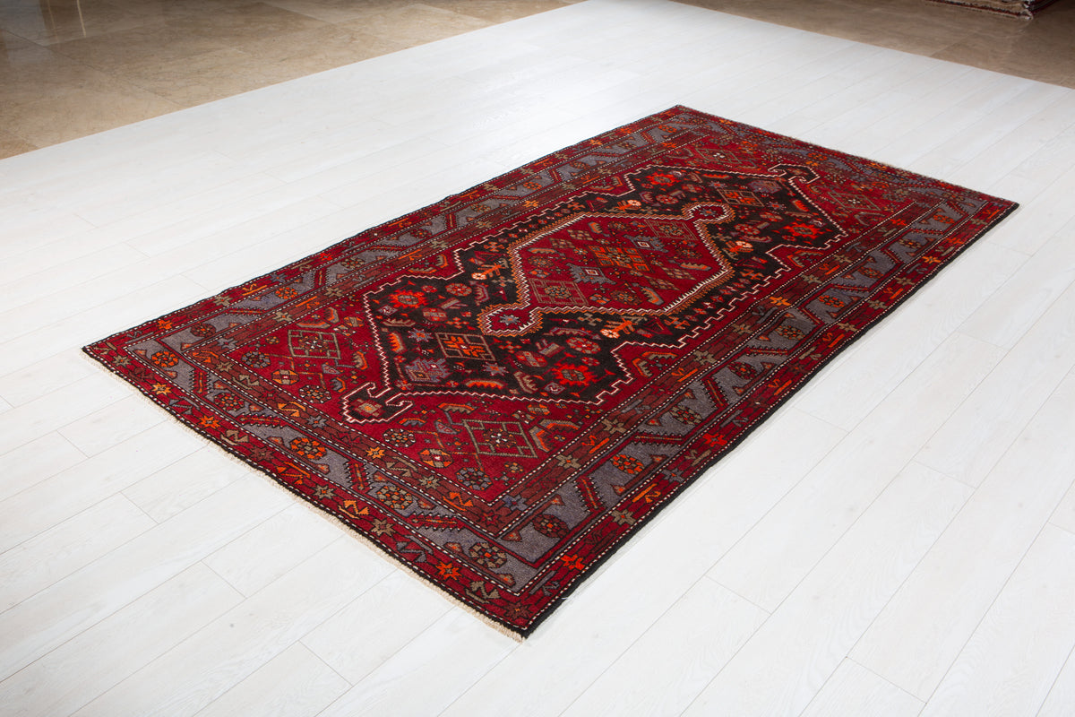 Vintage Black & Red Geometric Medallion Wool Rug – 8' 4" x 4' 7" (255 x 139 cm)