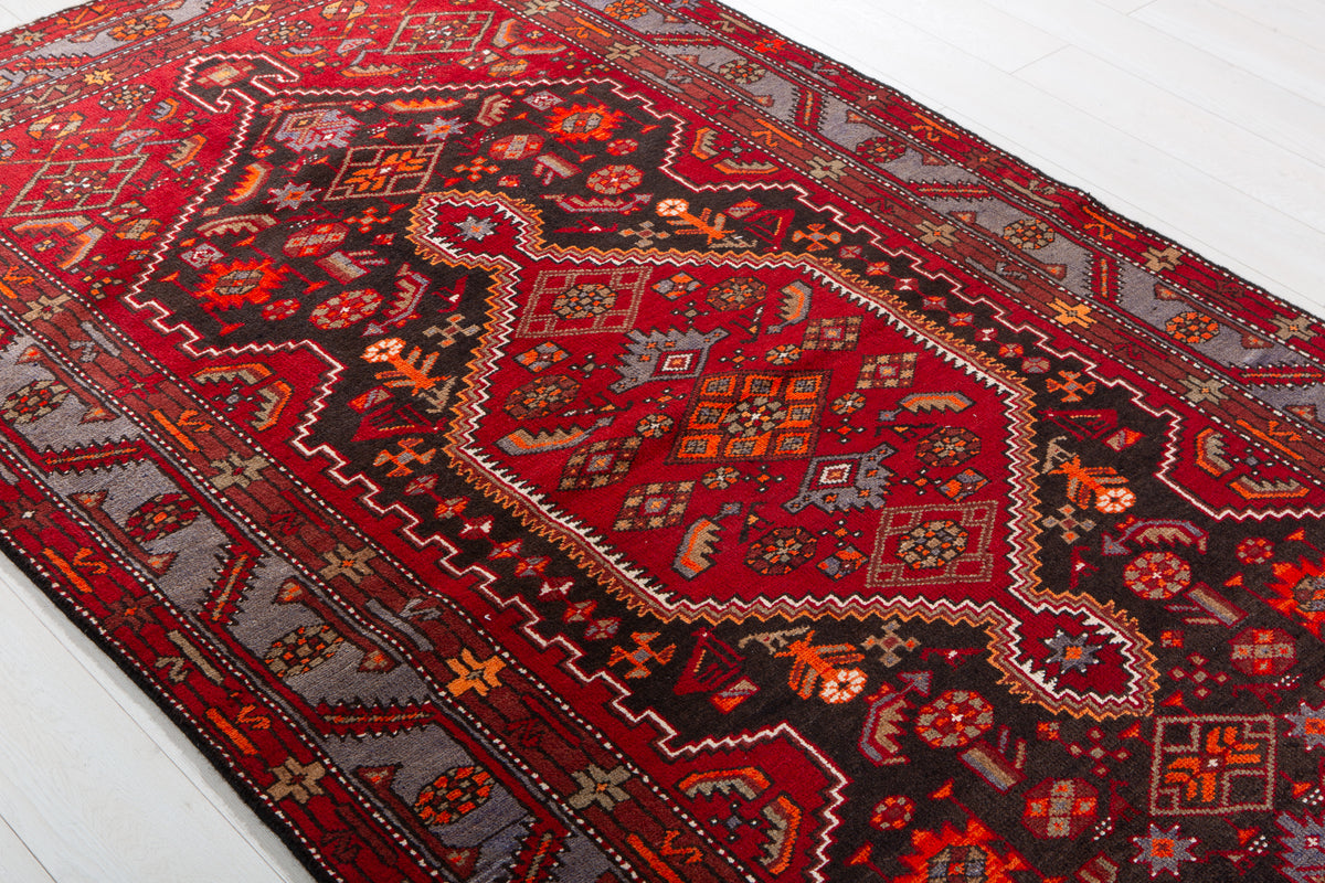 Vintage Black & Red Geometric Medallion Wool Rug – 8' 4" x 4' 7" (255 x 139 cm)