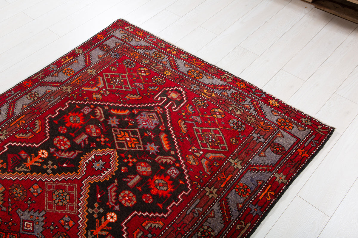 Vintage Black & Red Geometric Medallion Wool Rug – 8' 4" x 4' 7" (255 x 139 cm)