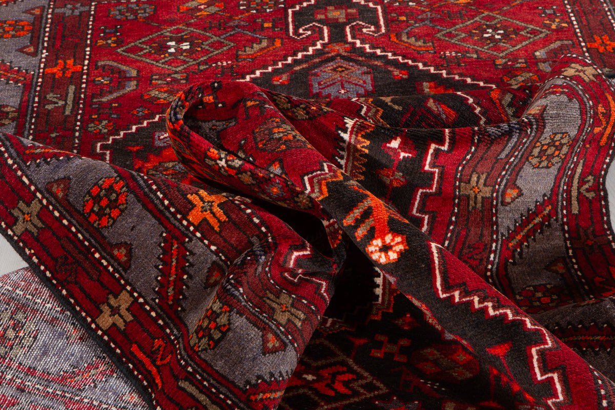 Vintage Black & Red Geometric Medallion Wool Rug – 8' 4" x 4' 7" (255 x 139 cm)