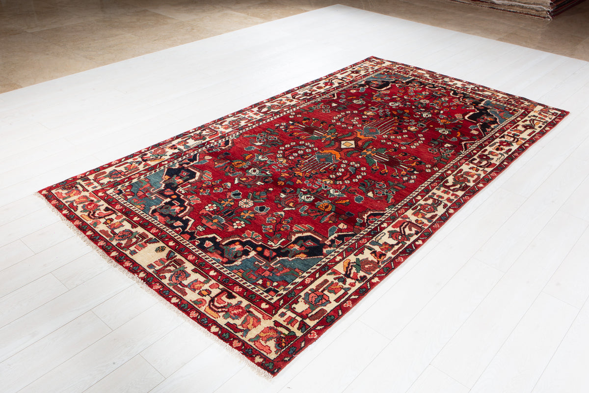 Vintage Red & Beige Wool Rug – 9' 5" x 5' 1" (286 x 155 cm)