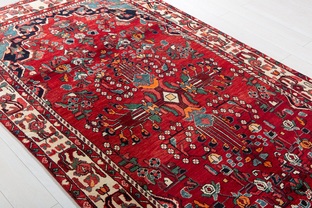 Vintage Red & Beige Wool Rug – 9' 5" x 5' 1" (286 x 155 cm)