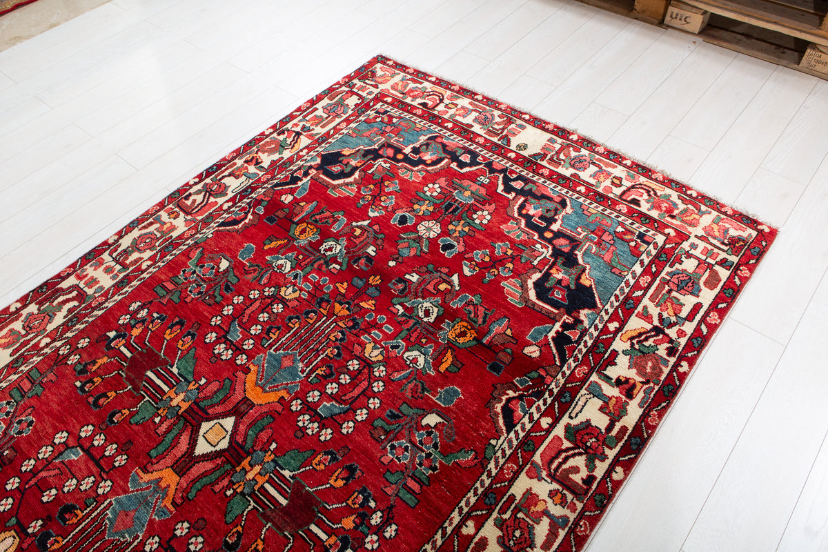 Vintage Red & Beige Wool Rug – 9' 5" x 5' 1" (286 x 155 cm)