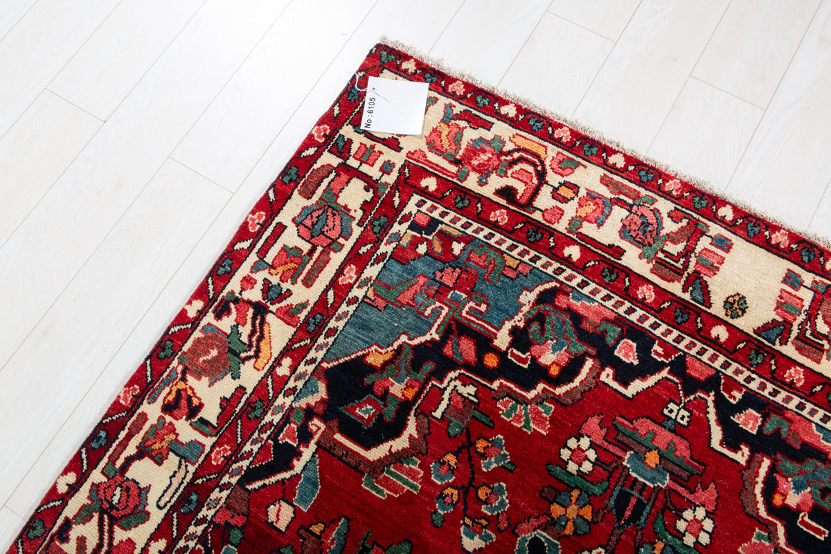 Vintage Red & Beige Wool Rug – 9' 5" x 5' 1" (286 x 155 cm)