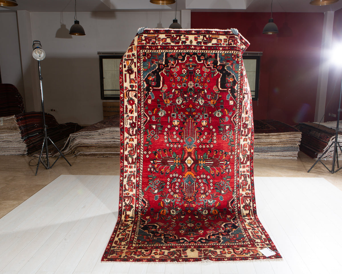 Vintage Red & Beige Wool Rug – 9' 5" x 5' 1" (286 x 155 cm)