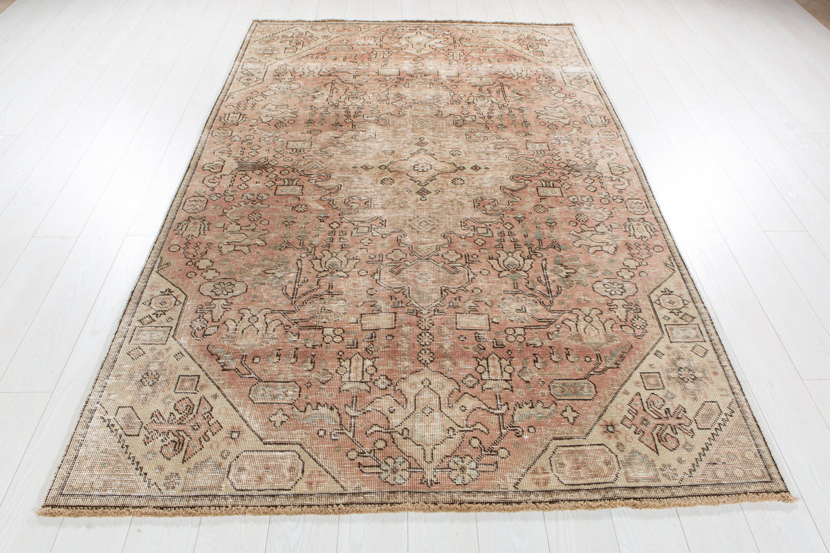 Antique Faded Soft Pink & Earth Tones Wool Rug – 8' 6" x 5' 4" (258 x 163 cm)
