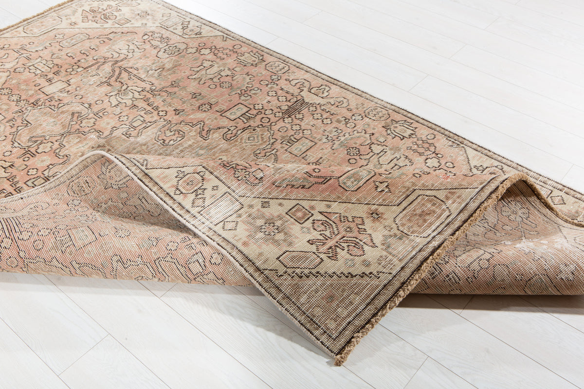 Antique Faded Soft Pink & Earth Tones Wool Rug – 8' 6" x 5' 4" (258 x 163 cm)