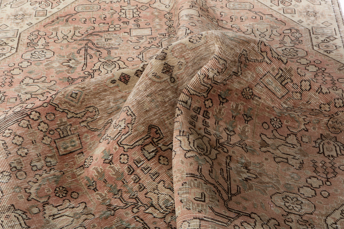 Antique Faded Soft Pink & Earth Tones Wool Rug – 8' 6" x 5' 4" (258 x 163 cm)