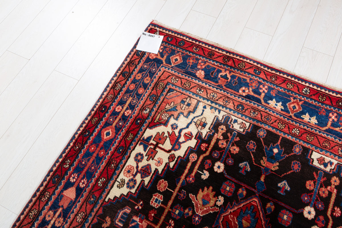 Vintage Black & Red Geometric Medallion Wool Rug – 8' 4" x 5' 2" (254 x 158 cm)