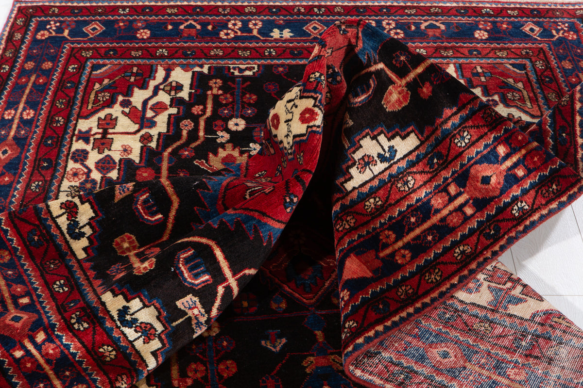 Vintage Black & Red Geometric Medallion Wool Rug – 8' 4" x 5' 2" (254 x 158 cm)