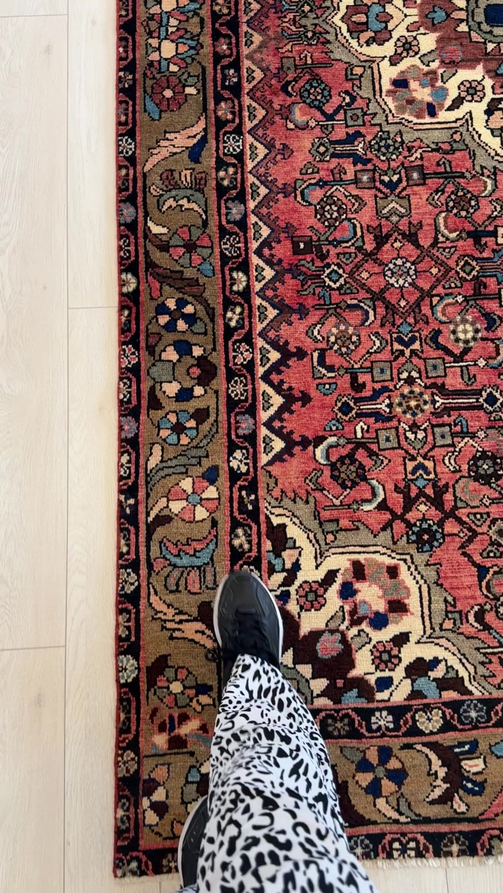 Close-up of corner detail on Hand-Knotted Vintage Wool Area Rug – 10' 2" x 5' 1", showing floral border and fine wool texture.