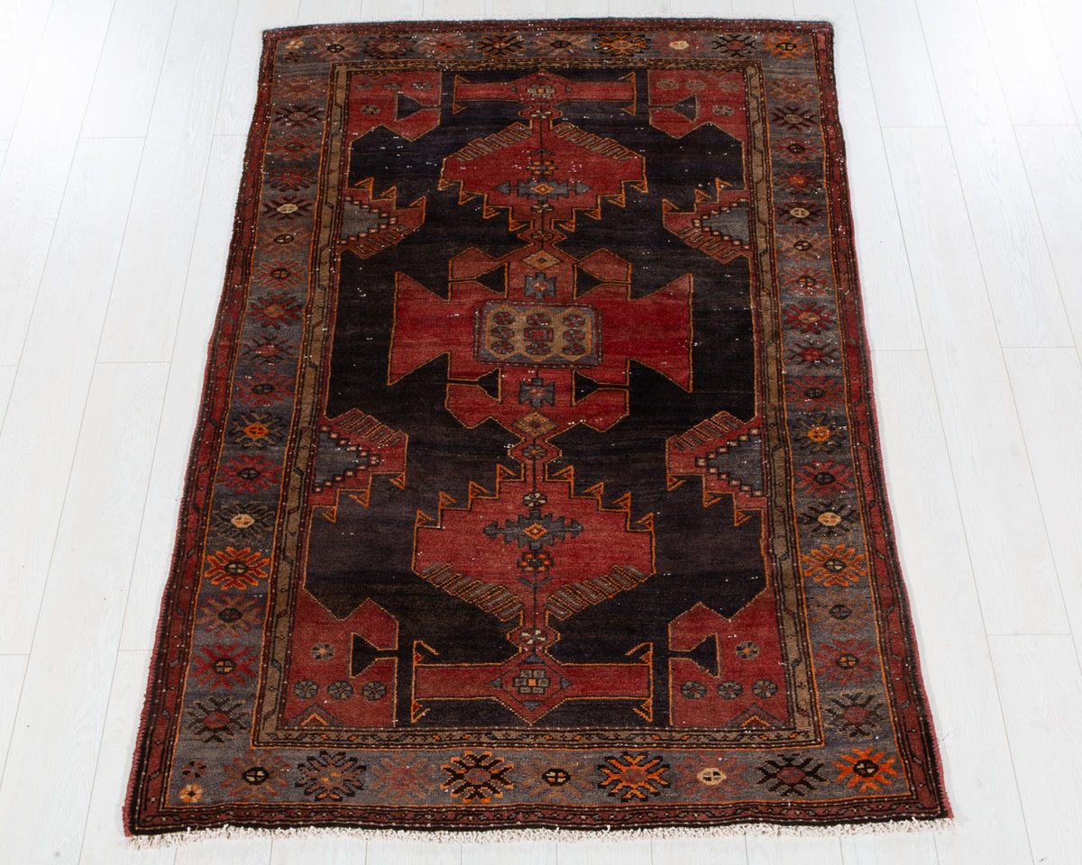Antique Tarom wool rug in Black, red, 188 x 127 cm